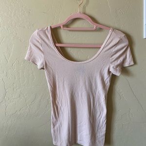 pink t shirt